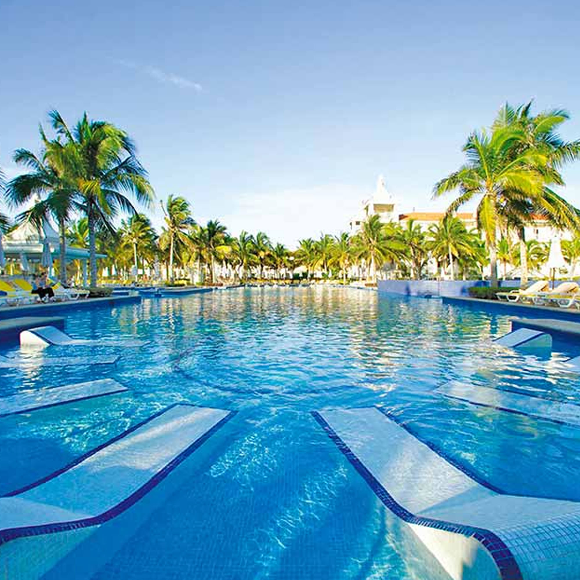 RIU Palce Riviera Maya + Vuelos Saltillo-Cancún-Saltillo + Trasnporte Terrestre Aueropuerto-Hotel-Aeropuerto sin costo